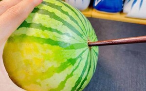 Cắm đũa vào quả dưa hấu có tác dụng gì?