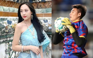 Thủ môn U23 Việt Nam được bạn gái cổ vũ trận chung kết, nàng WAG diện trang phục Thái Lan đầy quyến rũ