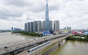 Hình ảnh đi vào lịch sử của tuyến Metro chờ đợi hơn thập kỷ tại TP. HCM trong ngày đầu chạy xuyên lòng đất