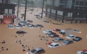 Trung Quốc: Nước lũ dâng cao nhấn chìm ngôi làng, nhiều tòa nhà bỗng chốc hóa thành 'cô đảo'