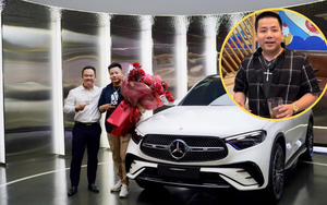 Vừa về nước, Khoa Pug chốt siêu phẩm với "ông trùm sales Mercedes" vì lời hứa từ 2 năm trước