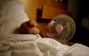 Chỉnh nhiệt độ điều hòa thế nào để bạn và đặc biệt là người cao tuổi có 1 giấc ngủ ngon?
