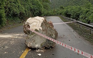 Lại lở núi đá trên đường Hồ Chí Minh nhánh Tây, gần lối vào động Thiên Đường