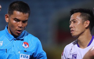 Mất ngôi đầu V.League vào tay CLB CAHN, HLV Hà Nội FC đặt dấu hỏi về trọng tài