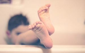 Bắt gặp con trai thủ dâm người mẹ có hành động khiến bác sĩ "chào thua"