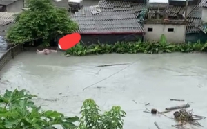 Lào Cai: Vỡ đập hồ chứa nước thải, dòng nước xám xịt, ô nhiễm tràn vào nhà dân