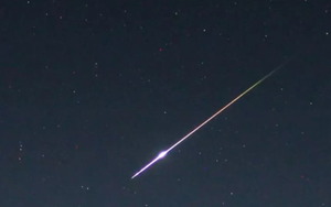 Quả cầu ánh sáng xuất hiện trên bầu trời Australia sau tiếng nổ lớn