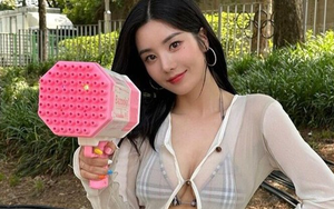 Nữ ca sĩ nổi tiếng sau màn trình diễn nóng bỏng với áo xuyên thấu ở lễ hội nước