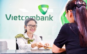 Từ 1/9 được vay ngân hàng này để trả nợ ngân hàng khác: Vietcombank mở màn cuộc đua hút khách, tuyên bố cho vay với lãi suất chỉ 6,9%/năm