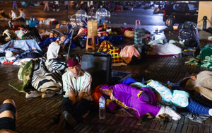 Nhiều người Maroc ngủ ngoài đường sau trận động đất thế kỷ