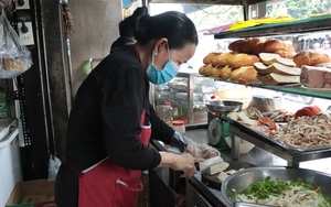 Dì Hai Lành bán bánh mì vỉa hè mua được 9 căn nhà, dựng vợ gả chồng cho các em