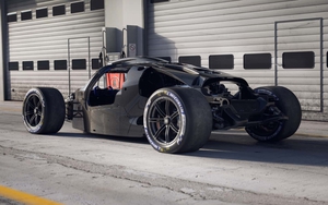 Bugatti khoe 'bộ xương' của siêu phẩm Bolide giá 4,7 triệu USD: Siêu cứng, siêu nhẹ, lật xe không để lại một vết nứt