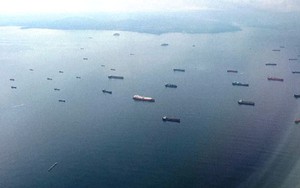 Hàng chục tàu thuyền ùn ứ tại kênh Panama