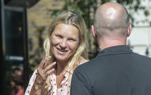 Không thể nhận ra siêu mẫu hàng đầu Kate Moss