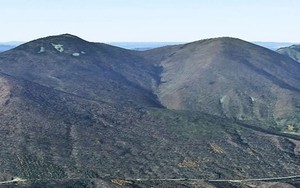Giới khoa học 'choáng váng' với miệng núi lửa lần đầu tiên được phát hiện trên đỉnh núi