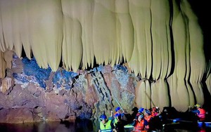 Hang động tráng lệ trên đỉnh Trường Sơn vừa phát hiện đã bị xâm hại thô bạo