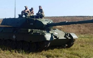 Binh sĩ Ukraine nổi giận với xe tăng Leopard 1A5