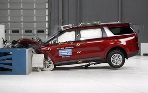 Đâm thử loạt minivan mới thấy nhiều xe thiếu an toàn cho người ngồi sau: Kia Carnival, Toyota Sienna cũng bị réo tên