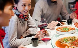 Vinh dự được mời dự tiệc tối, người EQ cao tránh 4 sai lầm dại dột này, nhiều người vẫn vô tư mắc phải