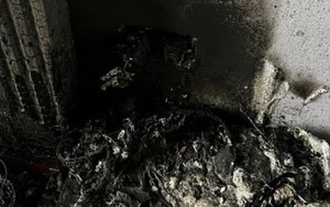 Hà Nội: Chập sạc điện thoại gây cháy nhà, 3 bố con mắc kẹt bên trong