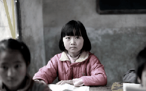 'Tim mình như dòng sông khô cạn' - Dòng nhật ký quặn lòng của bé gái bị cha mẹ bỏ lại nông thôn ở Trung Quốc
