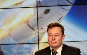 Tỷ phú Elon Musk 'ngắt kết nối Starlink để ngăn Ukraine tấn công Nga'