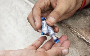 Ai cũng từng khó chịu khi mua hàng bị trả tiền thừa bằng kẹo: Hóa ra có cách giải quyết dễ đến không ngờ