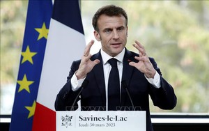 Tổng thống Pháp: Năm 2024 sẽ là năm 'của những lựa chọn quyết định'