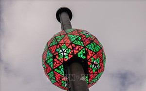 New York thắp sáng quả cầu pha lê đón Năm mới 2024