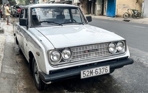 Hàng hiếm Toyota Corona đời cổ của dân chơi Sài thành