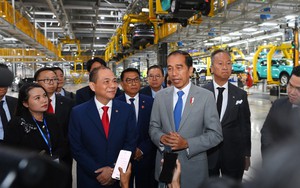 Con trai ông Phạm Nhật Vượng giới thiệu VF9 với Tổng thống Widodo, VinFast dự định rót 1,2 tỷ USD vào Indonesia