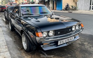Xế cổ Toyota Celica hàng hiếm xuống phố Sài Gòn