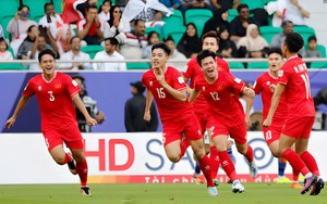 Tung hoành giữa dàn sao Nhật Bản, chân sút 19 tuổi của tuyển Việt Nam "gây bão" trên truyền thông Trung Quốc