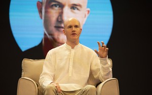 Kỳ tích CEO Coinbase: Bình an vô sự trong khi đối thủ ngồi tù, trở thành kẻ sống sót duy nhất trong bão tiền số