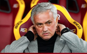 AS Roma sa thải HLV Mourinho