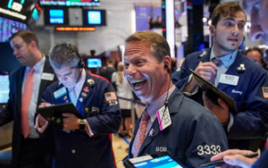 S&P 500 chính thức vượt đỉnh lịch sử
