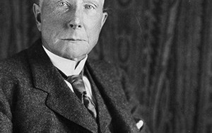 Tỷ phú John Rockefeller: Làm việc chăm chỉ không thể thay đổi nghèo đói, nắm 4 ĐÒN BẨY này mới giúp tiền đẻ ra tiền