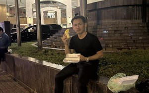 Phú ông Johnny Đặng bị khách sạn hạng sang "đuổi" ra lề đường, biết lý do ai nấy cười muốn nội thương