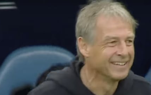 HLV Klinsmann phản ứng lạ, bảng Hàn Quốc có kịch bản khó tin như dàn xếp