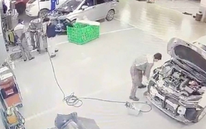 VIDEO: Nổ bình dầu trong xưởng của đại lý ôtô Toyota, 1 người bị thương