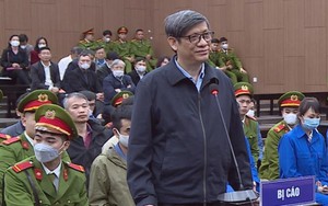 Cựu bộ trưởng Nguyễn Thanh Long cúi đầu tại tòa, nhiều lần nói "tôi đã sai, tôi xin lỗi"