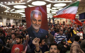Đánh bom gần mộ tướng Soleimani: Ai đứng sau vụ nổ kép đẫm máu ở Iran?