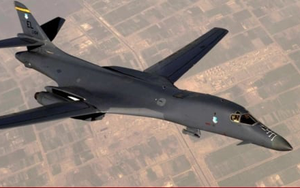 Máy bay ném bom siêu thanh B-1B Lancer Mỹ rơi