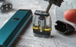 Thứ nhiều người trẻ "mê" nhưng chứa nhiều độc chất gây ung thư, tổn thương não