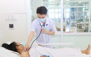 Suýt mất mạng khi chữa rắn cắn ở nhà thầy lang