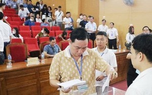 Xuyên đêm đấu giá 54 thửa đất huyện Quốc Oai