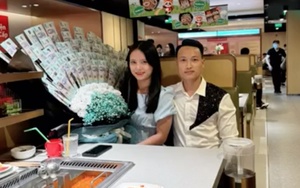 Người đàn ông tặng vợ bó hoa 50 triệu: Lần đầu tặng hoa sau 12 năm cả yêu lẫn cưới, thương vợ thiệt thòi