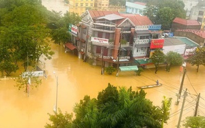Lũ lớn sau bão số 6 ở Quảng Bình: "Nước lũ lên quá nhanh, không kịp trở tay..."