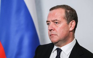 Ông Dmitry Medvedev úp mở về khả năng Nga tấn công căn cứ của NATO