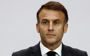 Tổng thống Pháp Emmanuel Macron đối mặt với áp lực từ chức